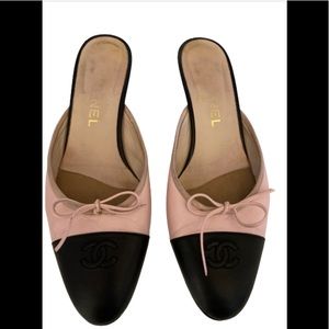 💯Authentic Chanel Slides